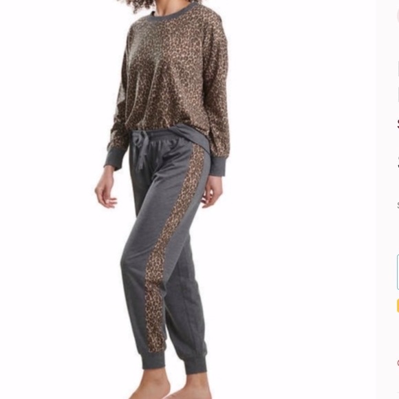 🎉HP🎉 Animal print two piece pajama jogger set - Picture 1 of 7